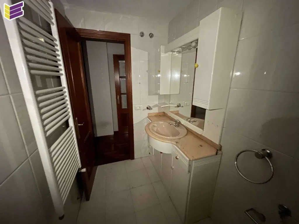 Salles de bain - Apartment with Large Windows in Vigo