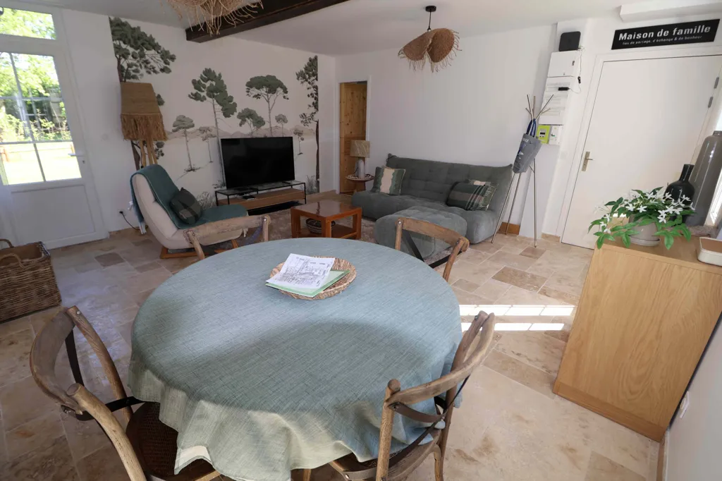 Söögituba - Flat with Indoor Pool in Saint-Josse