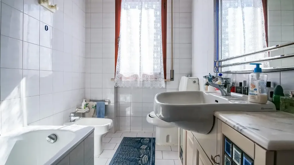 Bathrooms - Apartment with Balcony in Vecchiano Centre
