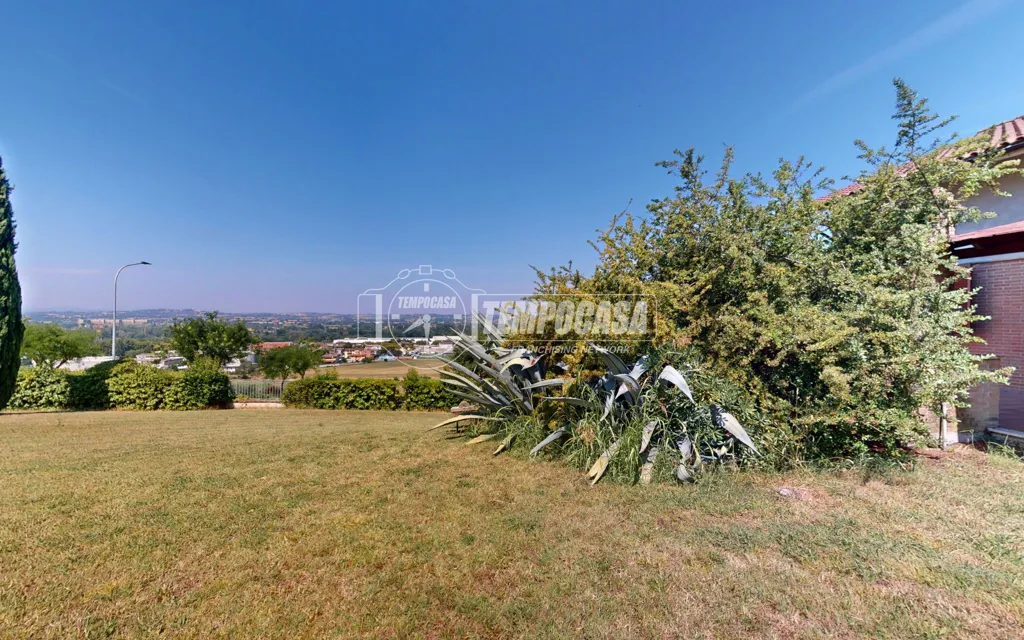 Jardin - Elegant Villa with Two Units in Camerata Picena