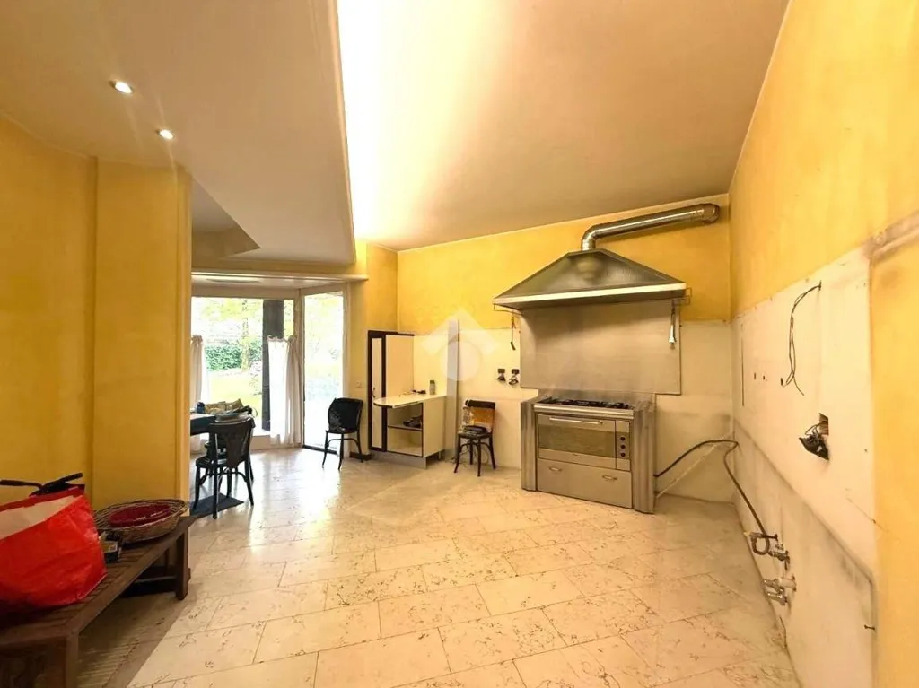 Cuisine - Villa with Balcony in Central Trecate
