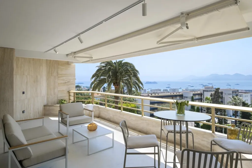 Terrazza - Renovated Apartment with Sea View in Cannes