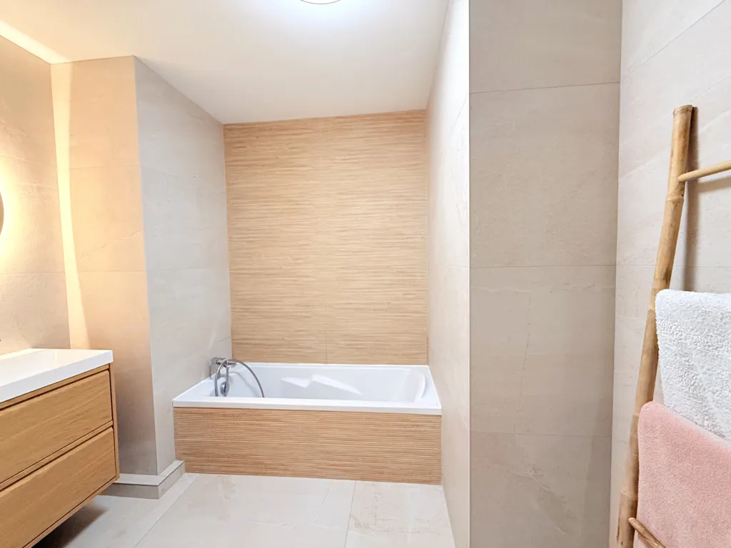 Salles de bain - Appartement T4 avec Garage à Ollioules