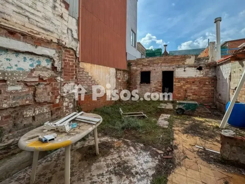 Giardino - Chalet with Urban Potential in Gavà