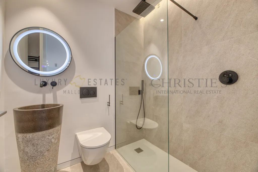 Salles de bain - Contemporary Seafront Apartment in Palma