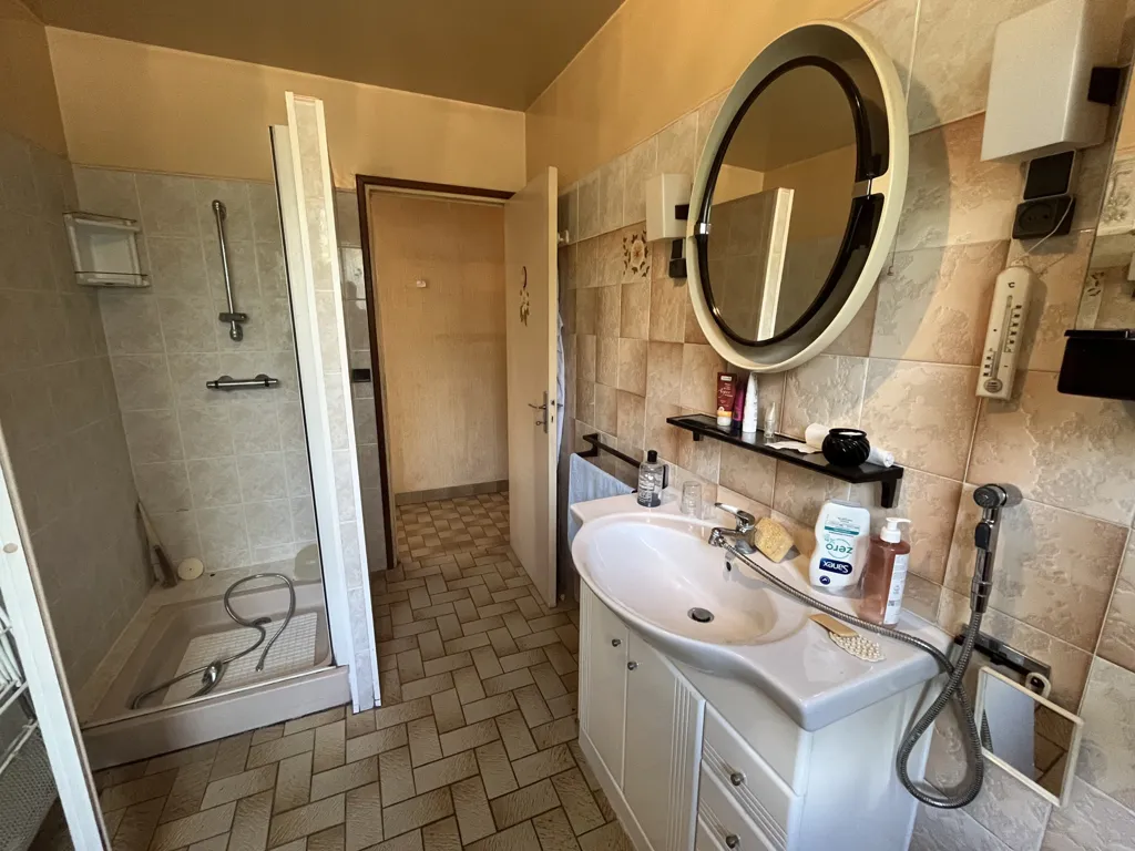 Vannitoad - House with Large Basement in Peaceful Setting