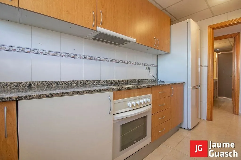 Köök - Apartment with Pool in Centre Torredembarra