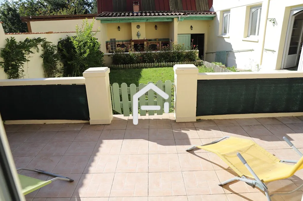 Terrasse - Ensemble Immobilier avec Grand Garage à Proximité du Centre