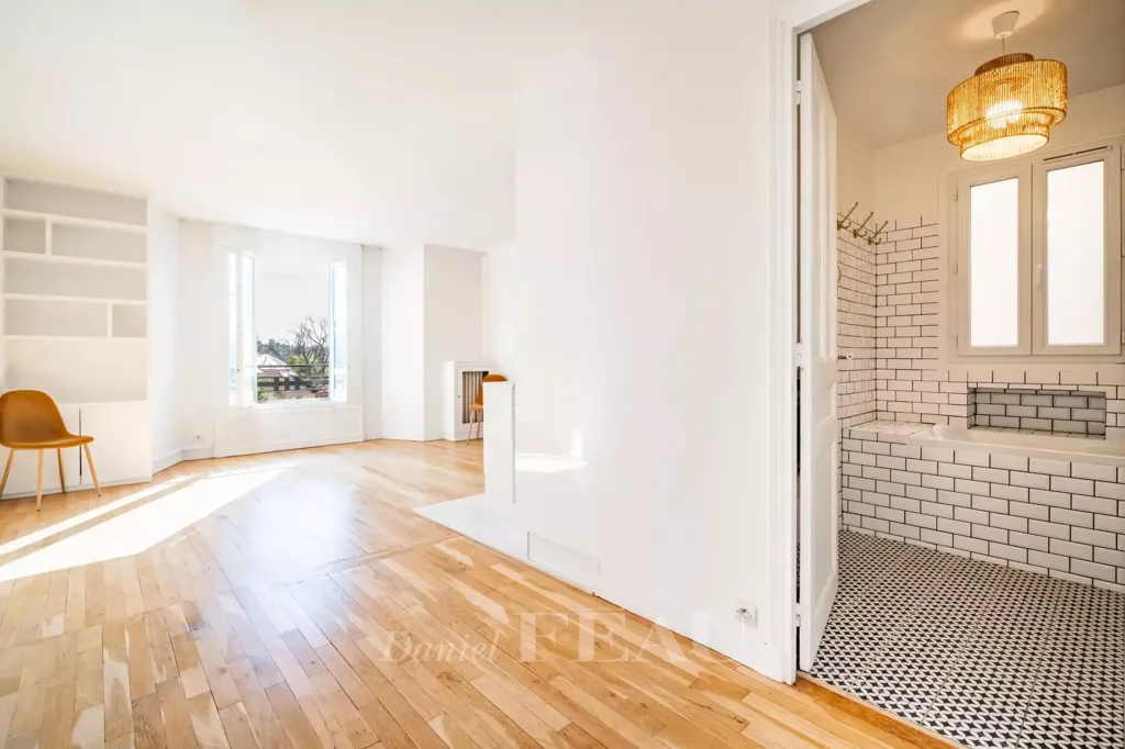Living Room - Dual-Aspect Apartment in Denfert Rochereau