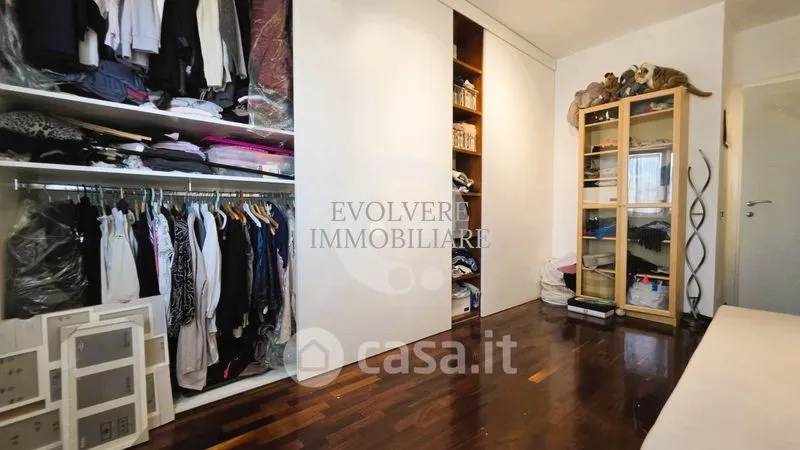 Pièces - Three-Bedroom Apartment with Balcony in Rome