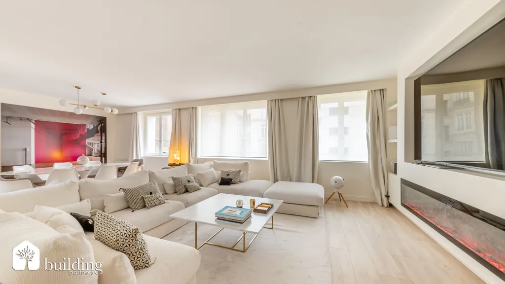 Soggiorno - Renovated Parisian Apartment with Ethanol Fireplace