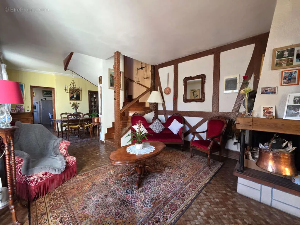 Séjour - Maison de Ville en Pierre avec Jardin au Centre Bourg