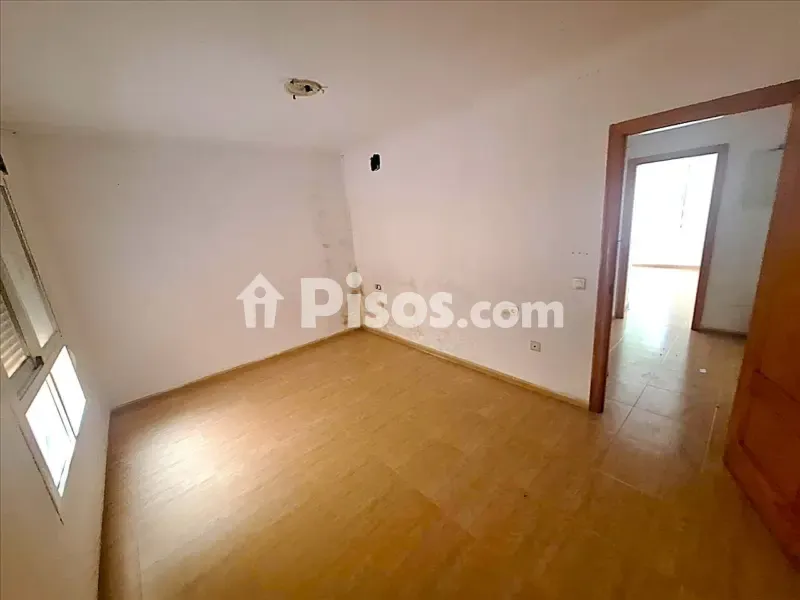 Pièces - Ground Floor Flat with Renovation Potential in Roquetas de Mar