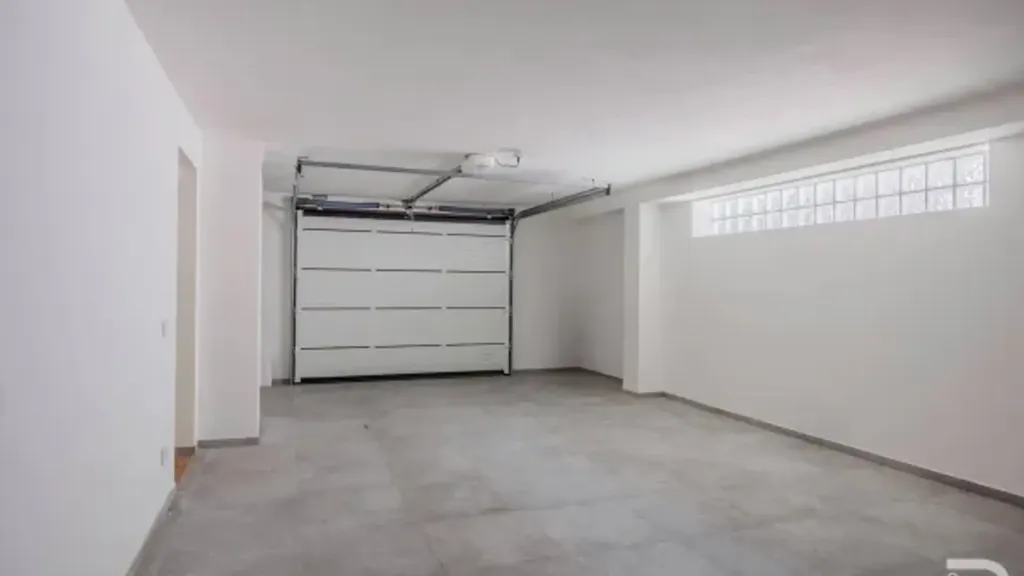 Garage - Modern Villa with Solar Panels in Reggello