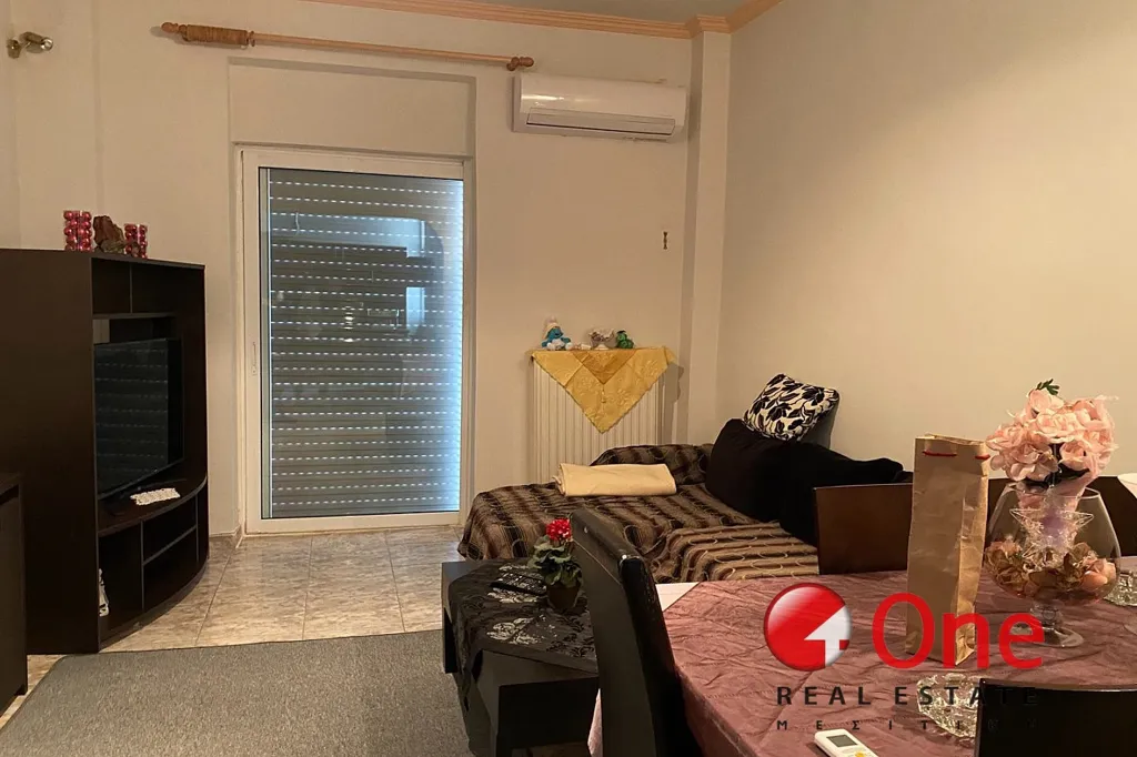 Soggiorno - Multi-level House with Balcony in Keratsini
