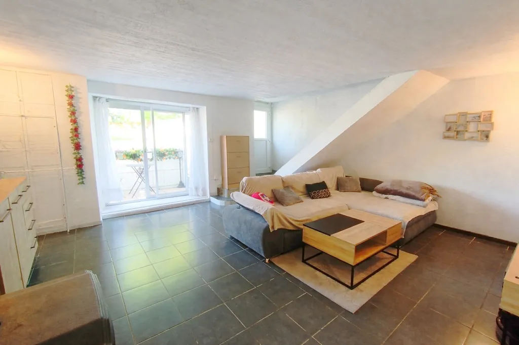 Séjour - Maison avec Terrasse et Jardin à Decazeville