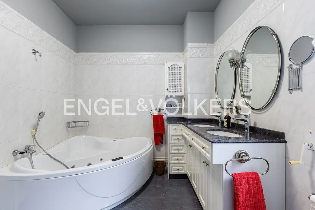 Vannitoad - Equestrian Estate with Pool in Enguera