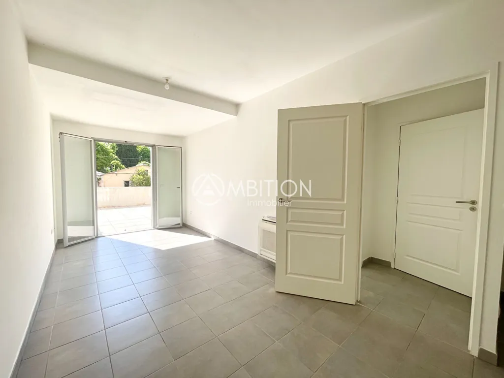 Toad - 2-Bed Apartment with Terrace in Roquebrune-sur-Argens