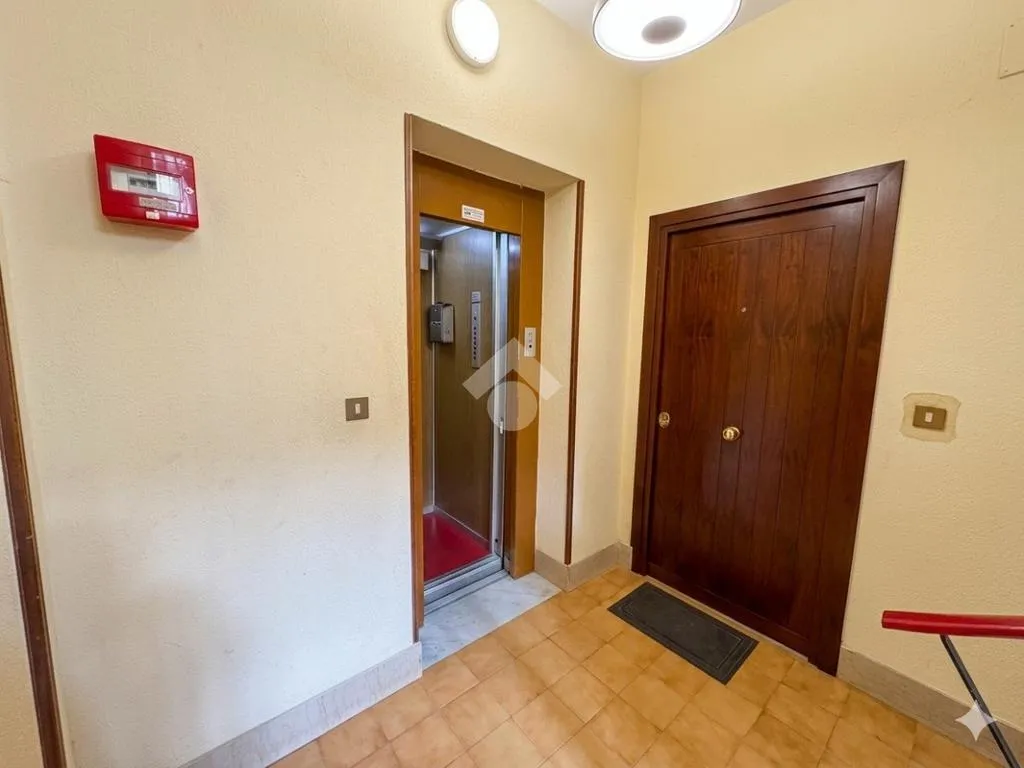 Esik - 3-Room Apartment with Balcony in Palermo