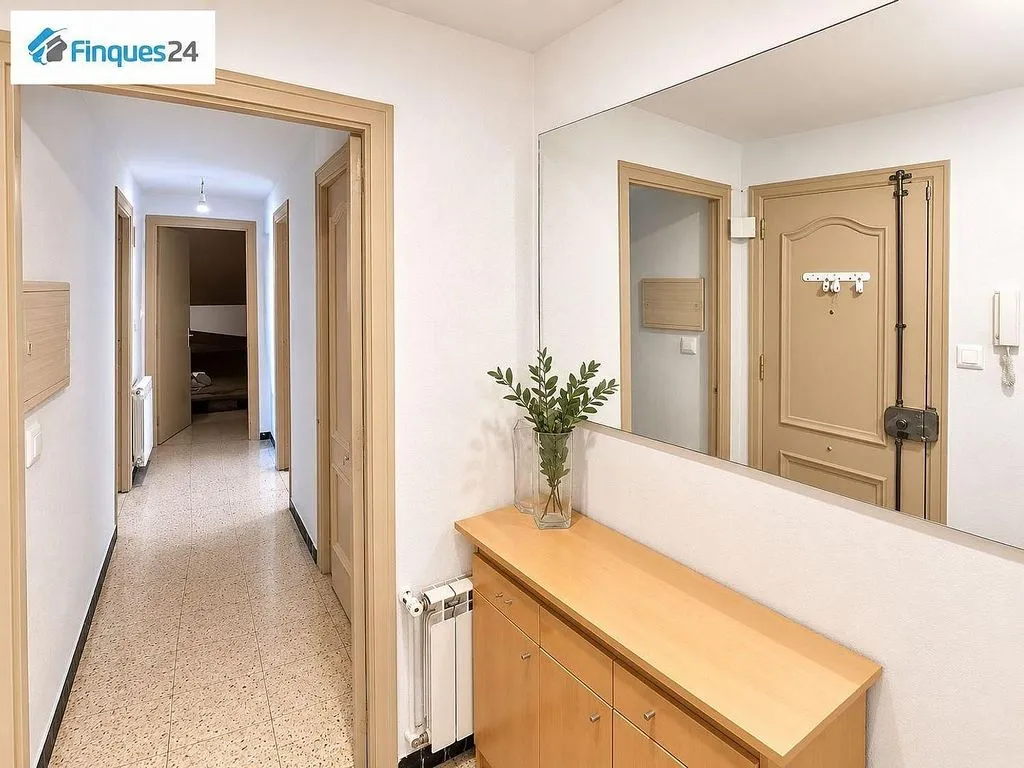 Ingresso - Apartment with Pool and Balcony in Manresa