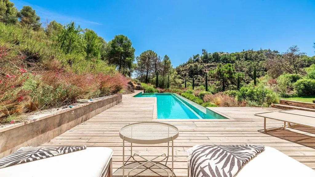 Piscine - Modern Villa with Mountain Views in El Madroñal