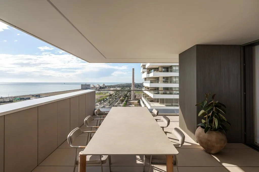 Terrace - Luxury Beachfront Flat with Pool in Marbella
