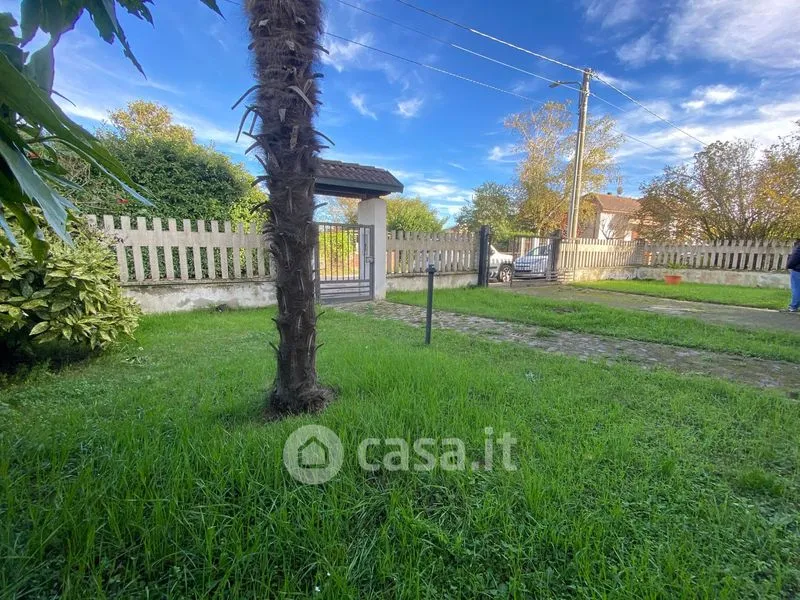Aed - Three-Storey Villa with Private Garden in Mortara