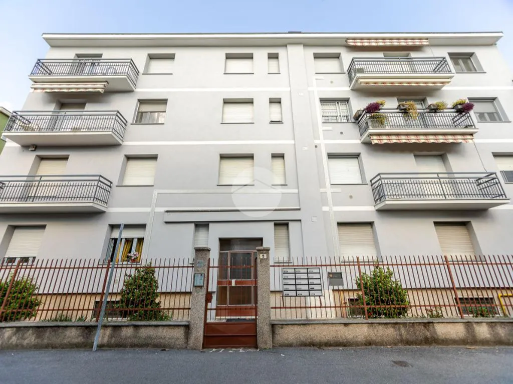 Välivaade - Rear-Facing Two-Bedroom Flat in Bollate