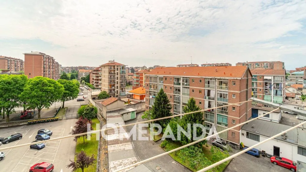 Rõdu - Apartment with Dual Balconies in Turin