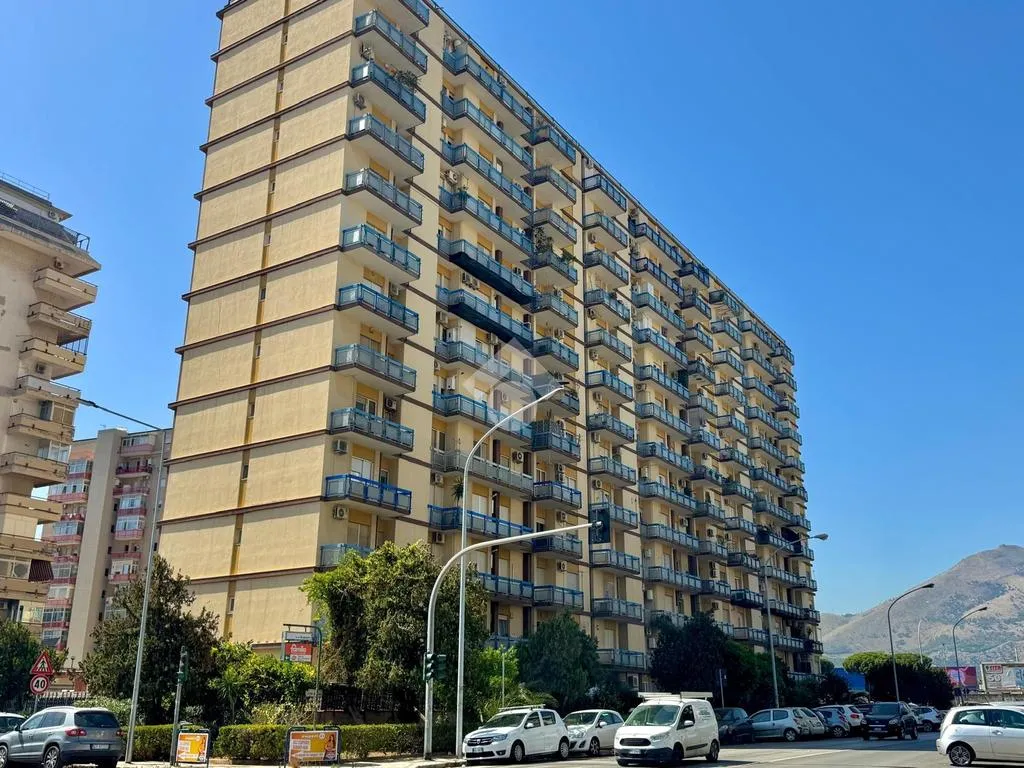Exterior - Panoramic 3-Bedroom Apartment in Palermo