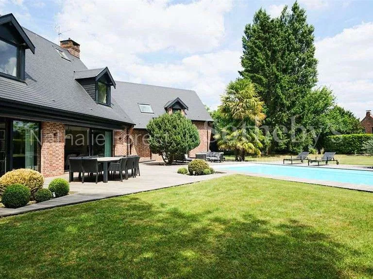 Piscine - Maison Luxueuse avec Piscine à Bondues