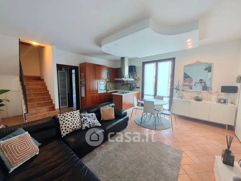 Elutuba - Two-Level Apartment with Terrace in Castelvetro