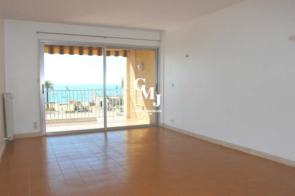 Elutuba - 3-Bed Apartment with Sea View in Fréjus Plage