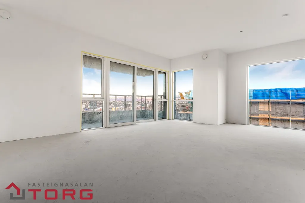Toad - Modern Apartment with Balcony in Hnðraholt