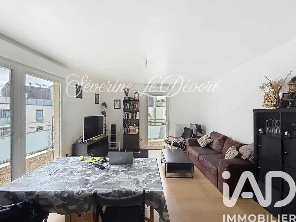 Living Room - Apartment with Balcony in Sannois