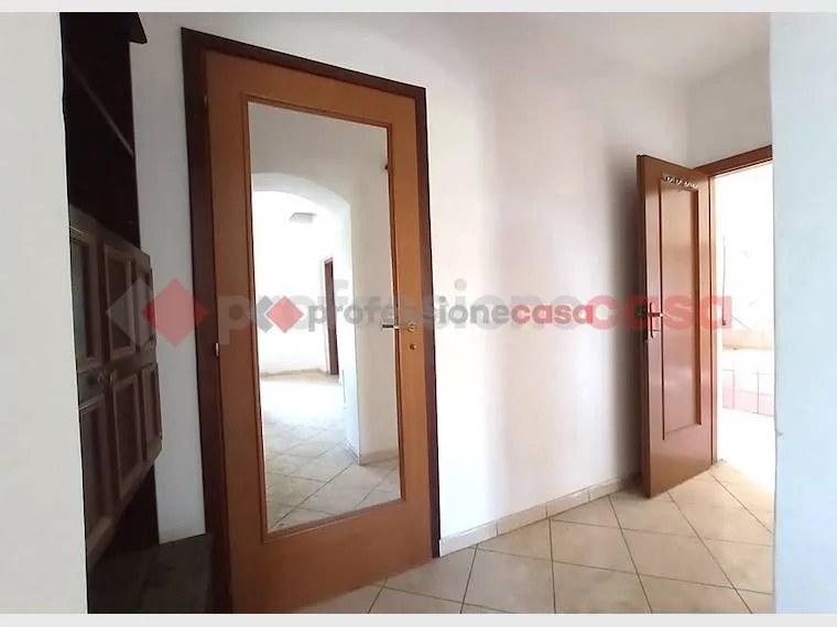 Esik - Apartment with Balcony in Lanuvio