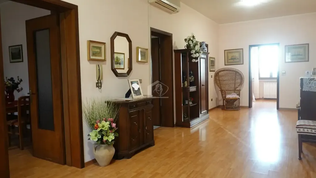 Entrée - Semi-detached Apartment with Garden in Suzzara