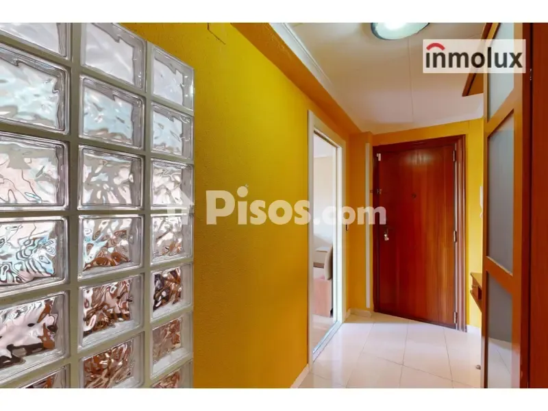 Entrée - Bright Apartment with Balcony in Carolinas Bajas