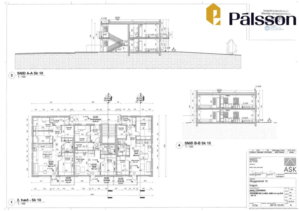 4-Bed Apartment with Balcony in Vogar