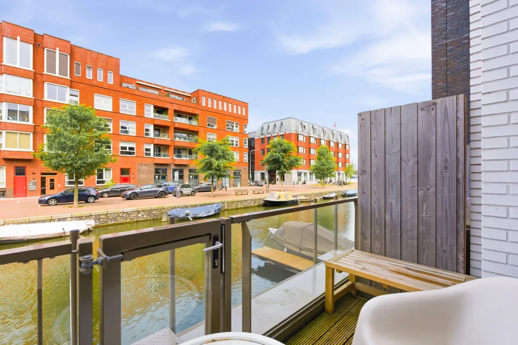 Balcon - Modern Mansion with Balcony in Amsterdam