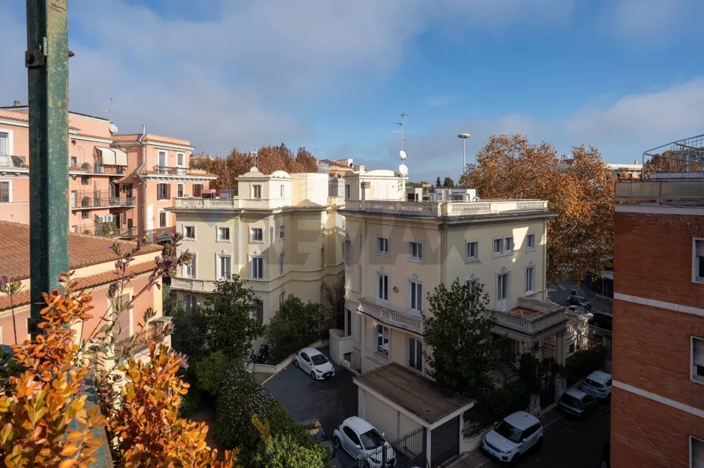 Rõdu - Penthouse with Terraces in Parioli, Rome