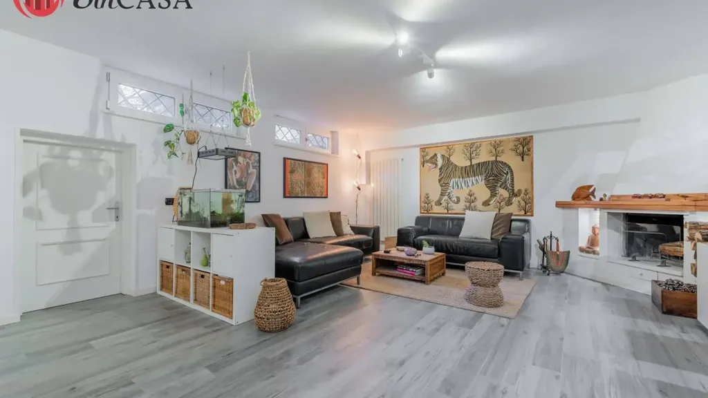 Elutuba - Rear-Accessioned Villa with Pool in Cerveteri