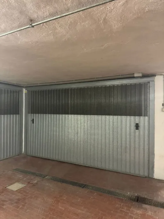 Garaaž - Double Parking Box in Central Bologna