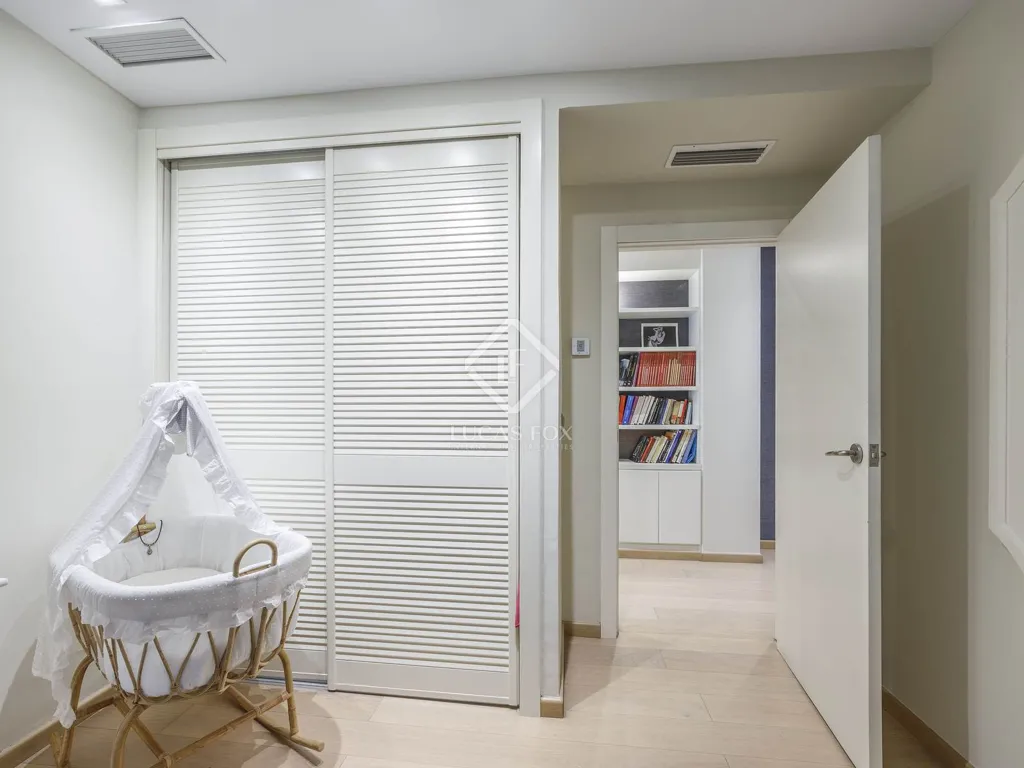 Rooms - Refurbished Apartment with Terrace in Valencia