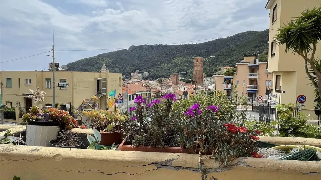 Balcon - Apartment with Terraced View in Noli, Savona