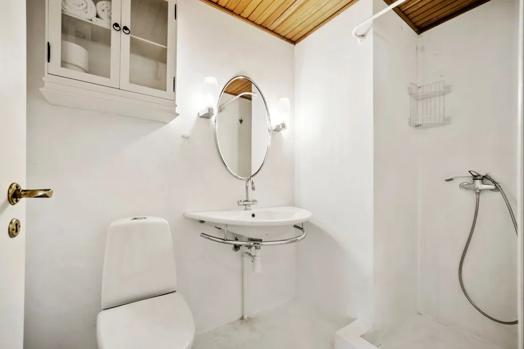 Vannitoad - Large Villa for Modernisation in Albertslund