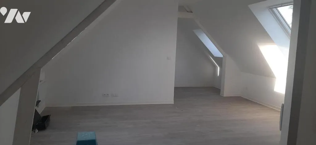 Rooms - 3-Bedroom Apartment with Parking in Évrecy