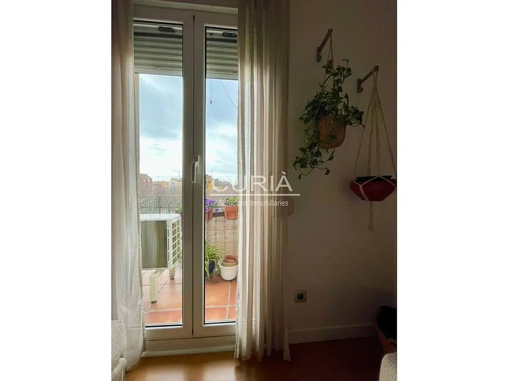 Bedrooms - Bright Apartment with Balcony in Historic Centre