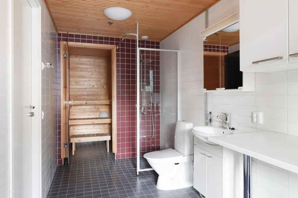 Bathrooms - Apartment with Sauna in Vuosaari, Helsinki