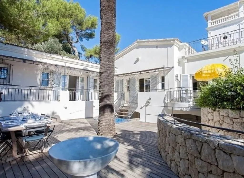 Terrace - Luxury Villa with Pool in Antibes